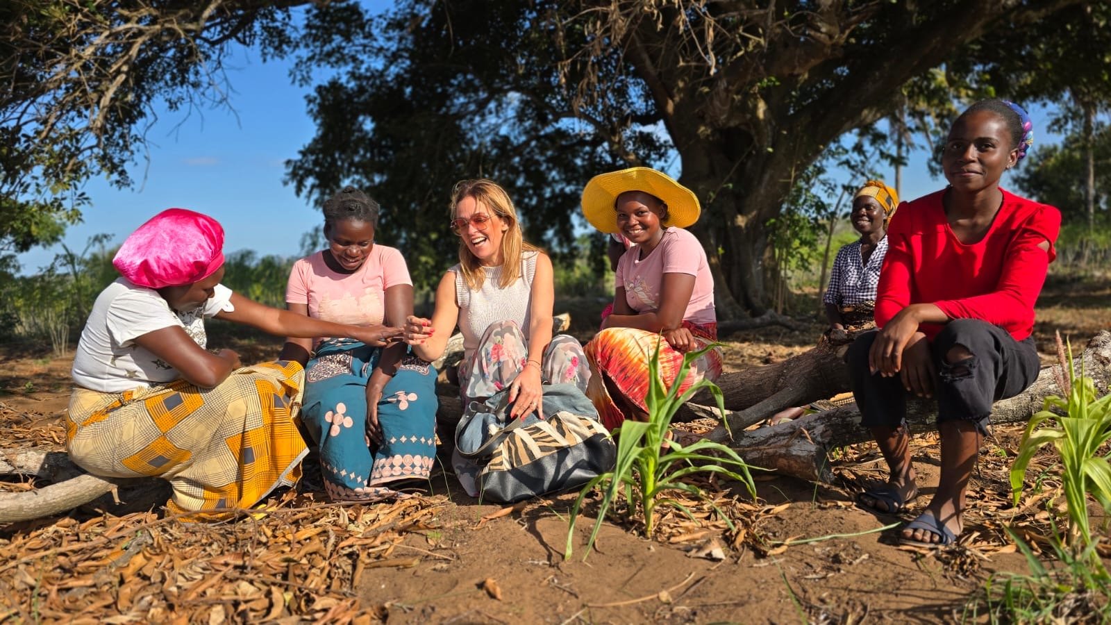 Visita a uma comunidade de mulheres no âmbito do projeto REFP